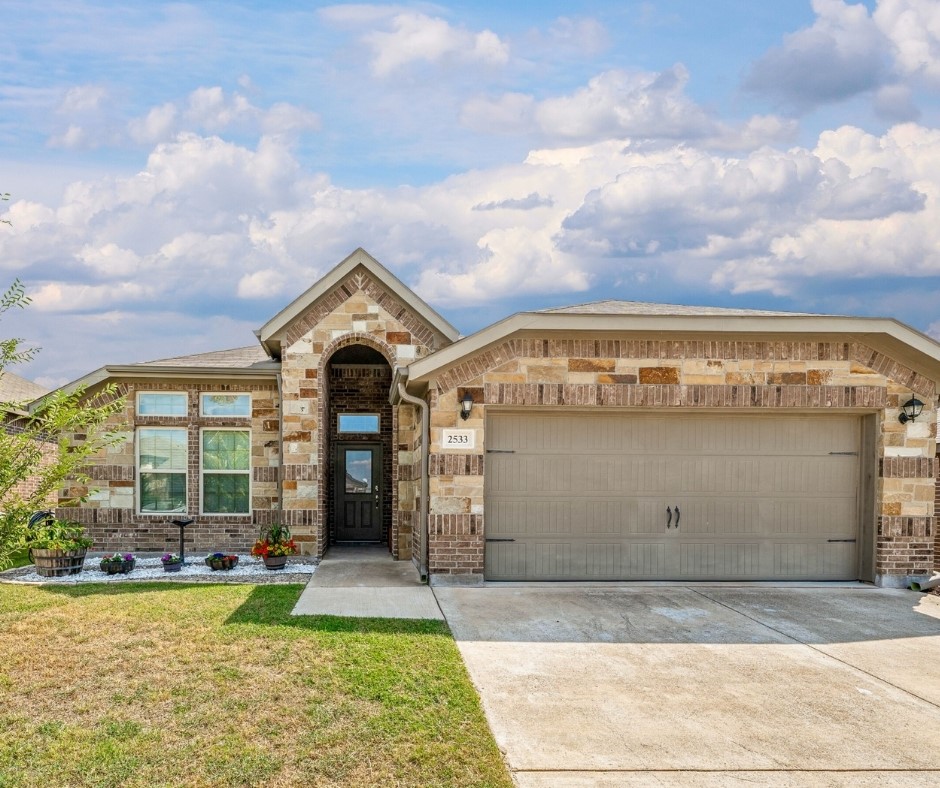 2533 Hadley Street Weatherford TX 76087