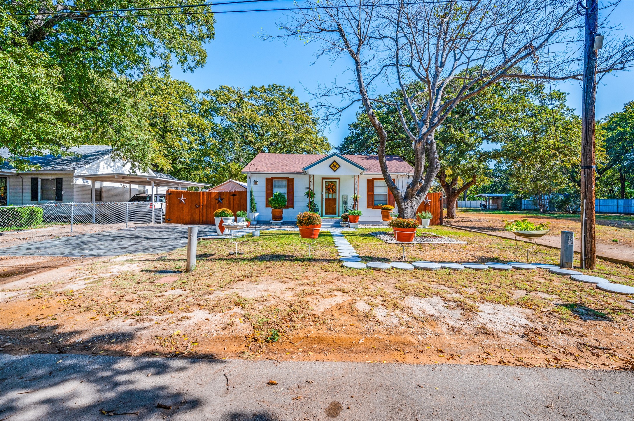 2238 Minnie Street Haltom City TX 76117