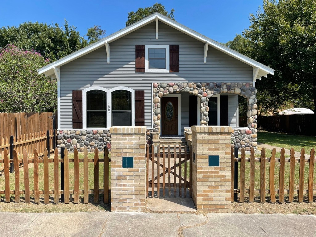 1007 N Cleveland Avenue Sherman TX 75090