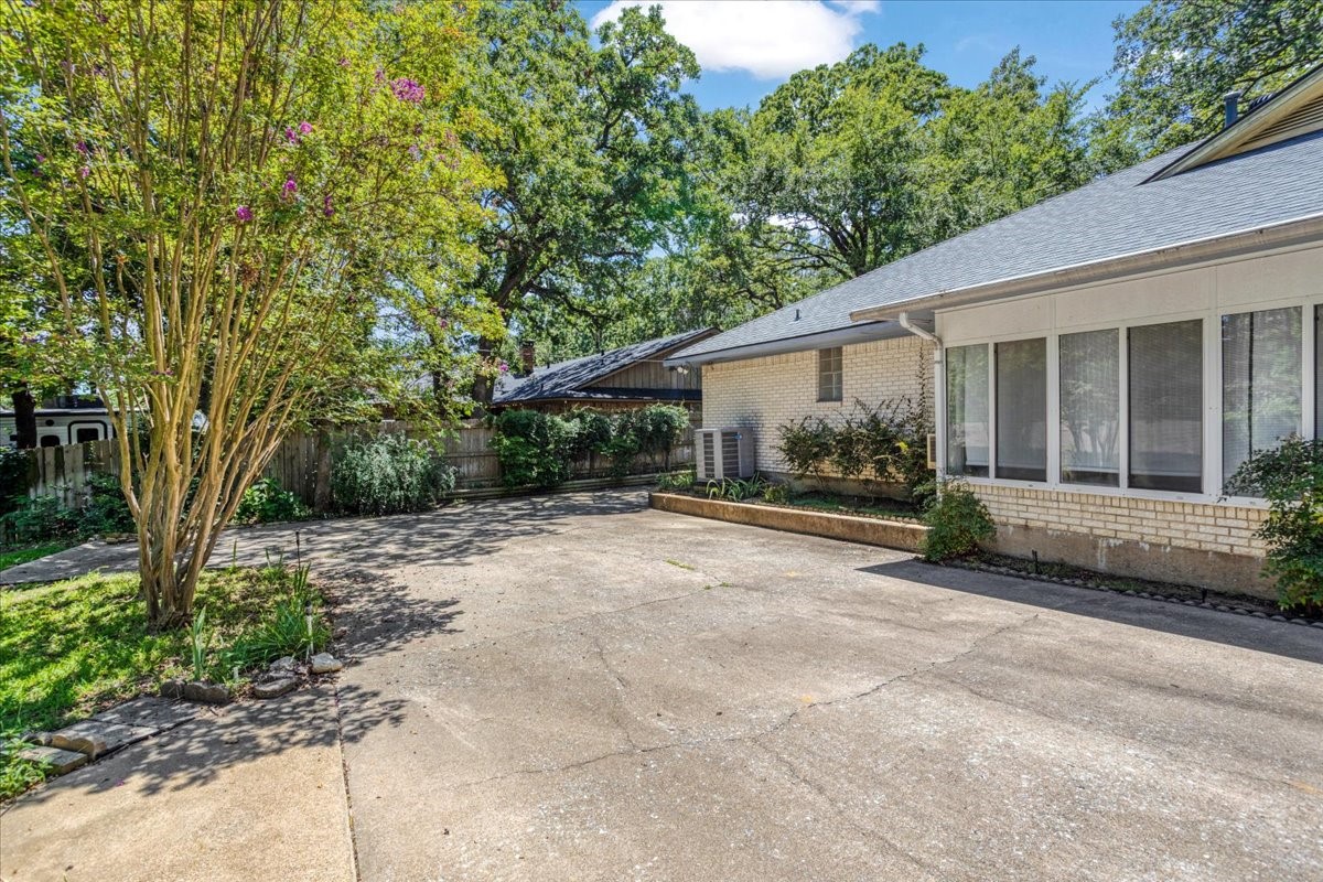 602 Queens Road Denison TX 75020