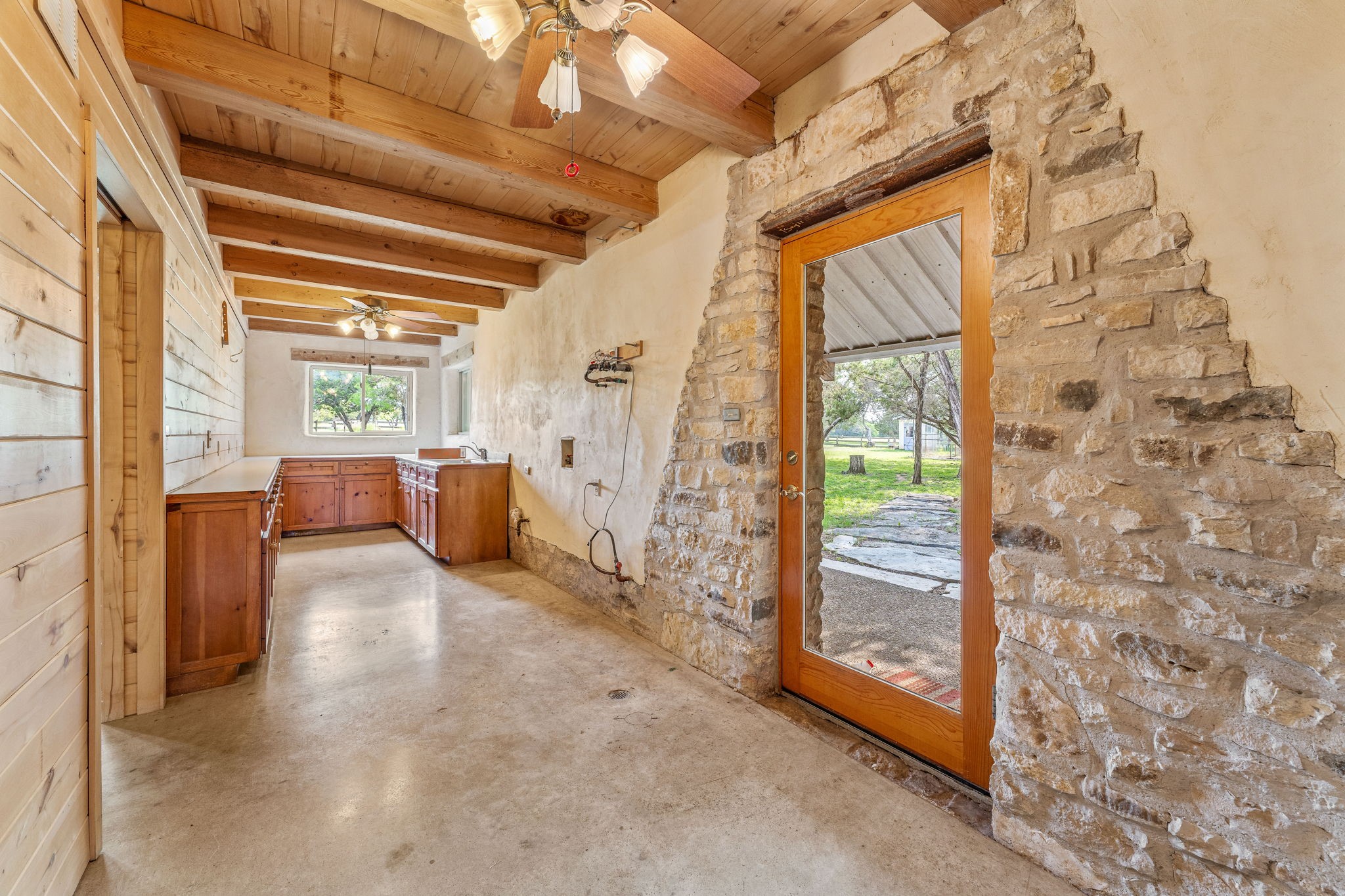 5905 N Us Highway 281 (172) Hamilton TX 76531