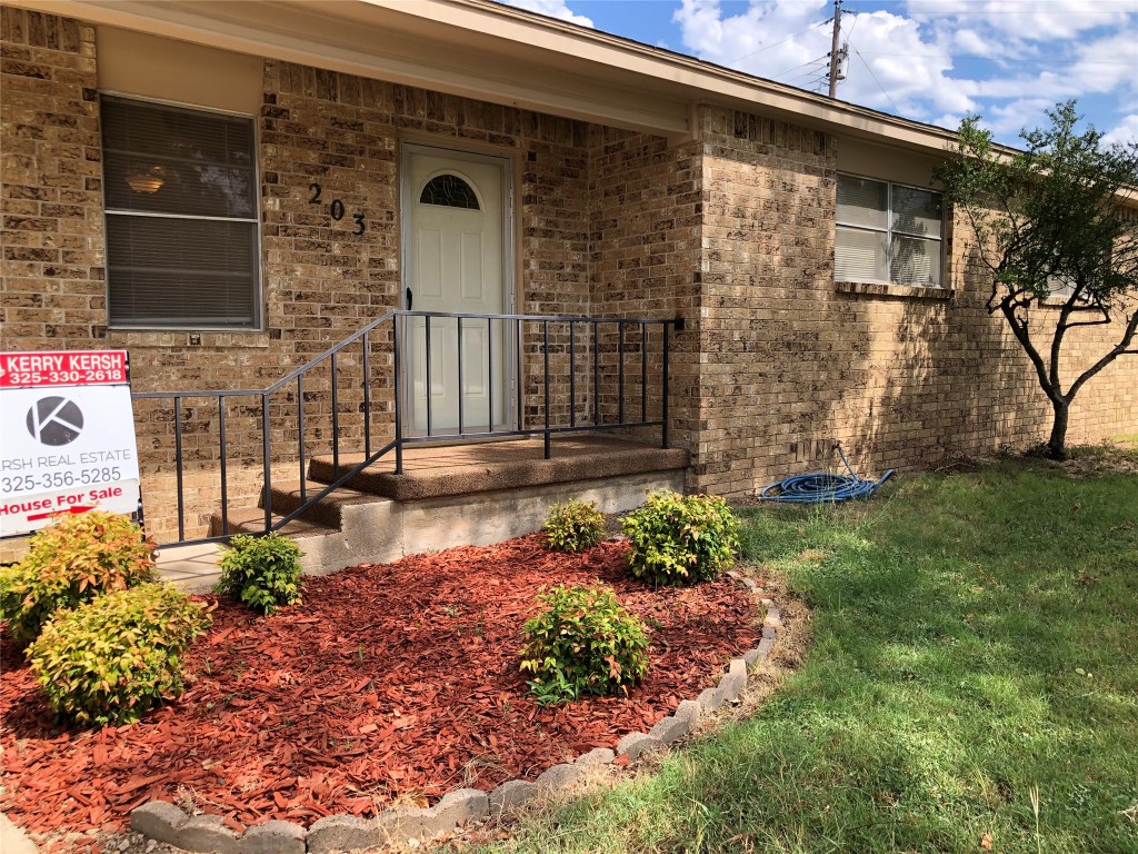 203 W Martin Avenue Comanche TX 76442