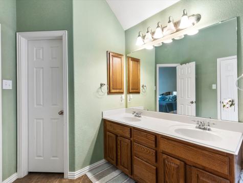 1301 Litchfield Lane Burleson TX 76028