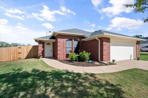 608 Reeves Lane Kennedale TX 76060