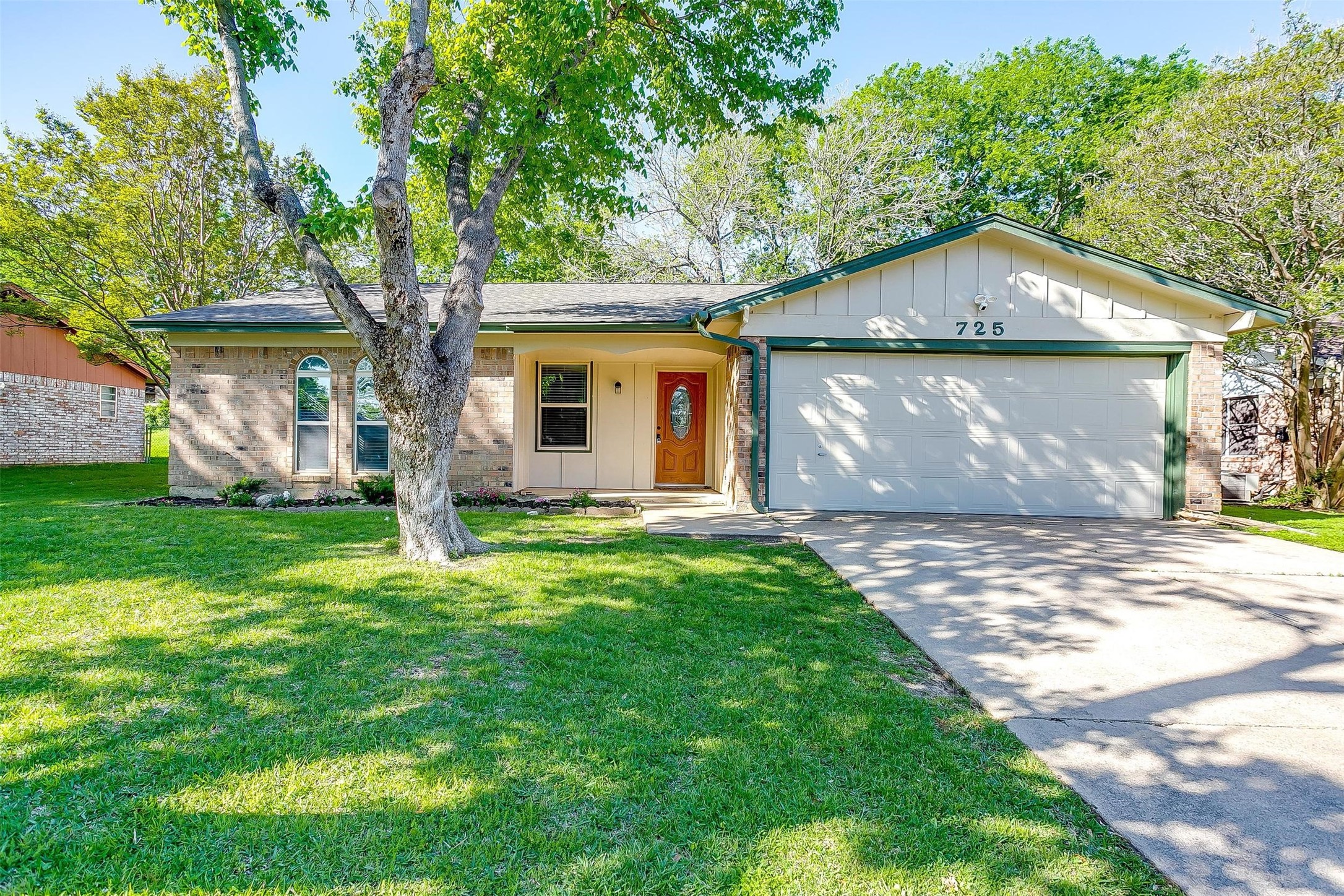 725 NW Hillery Street Burleson TX 76028