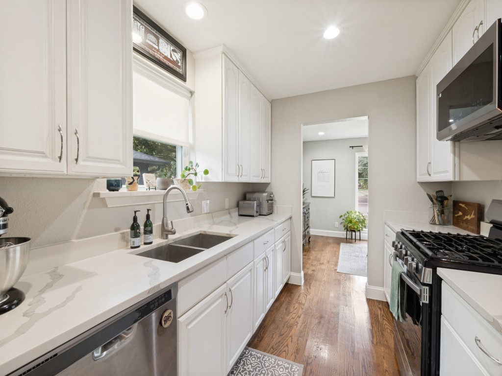 2804 Sharpview Lane Dallas TX 75228
