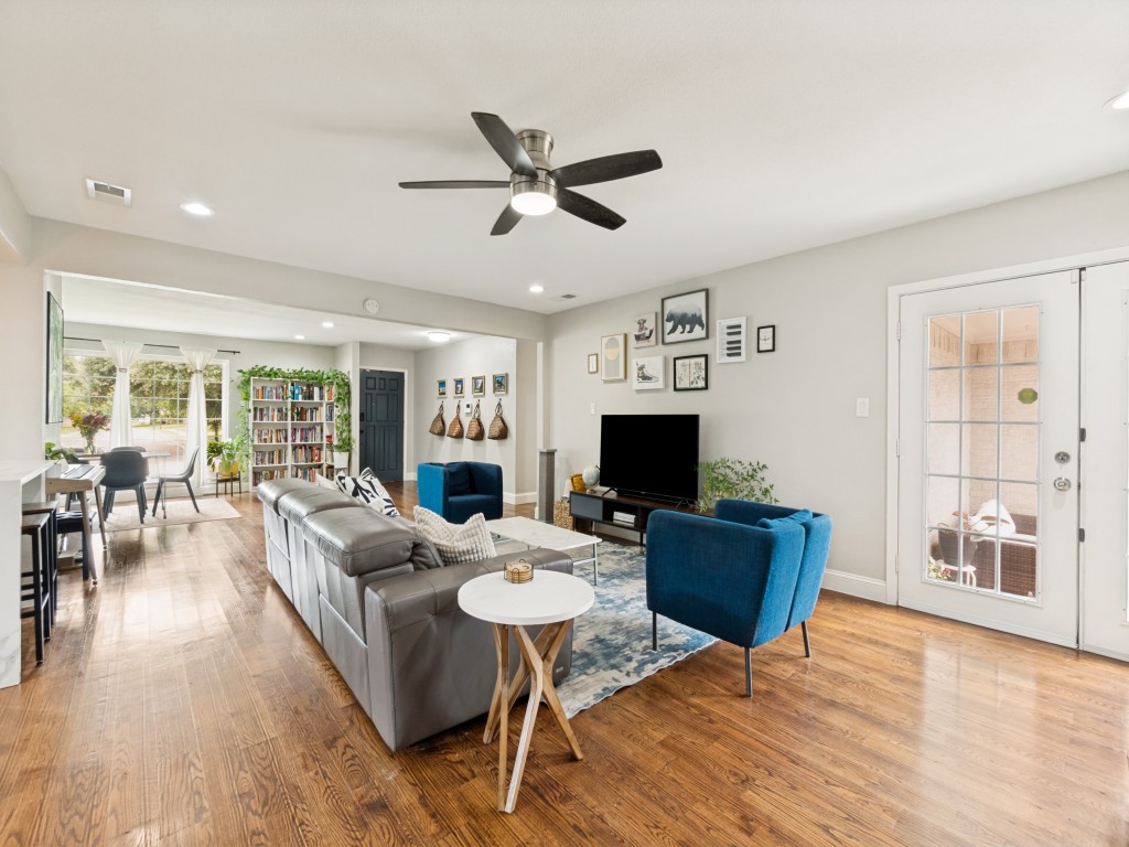 2804 Sharpview Lane Dallas TX 75228