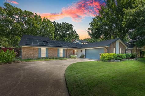 2810 N Creekwood Drive Grapevine TX 76051