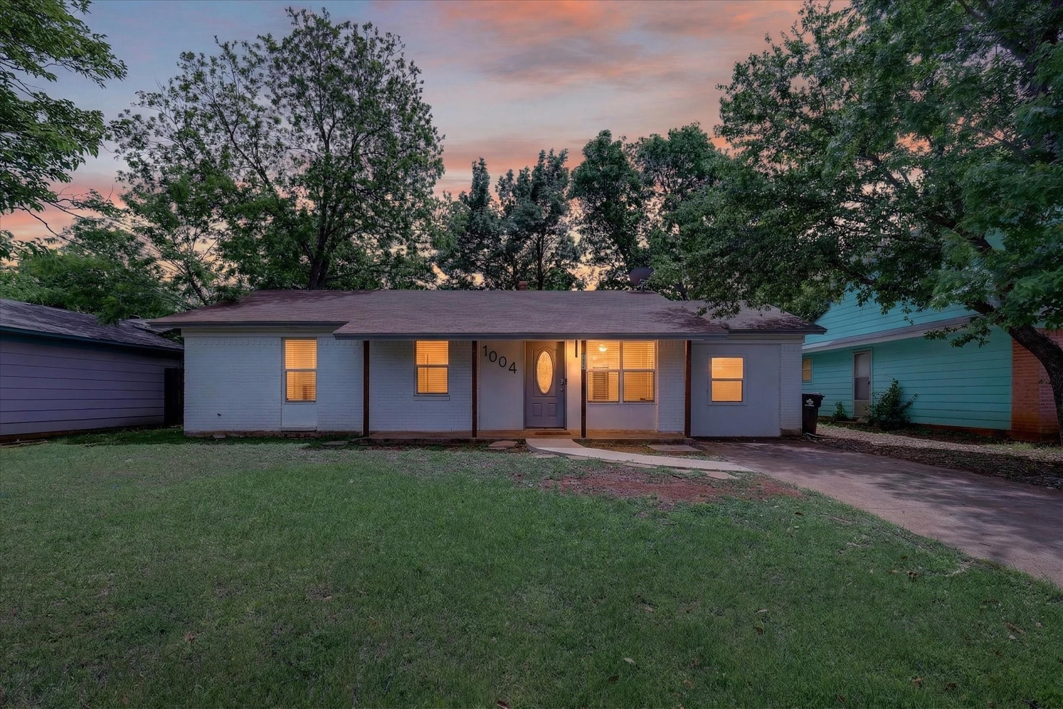 1004 Woodbrook Street Arlington TX 76011