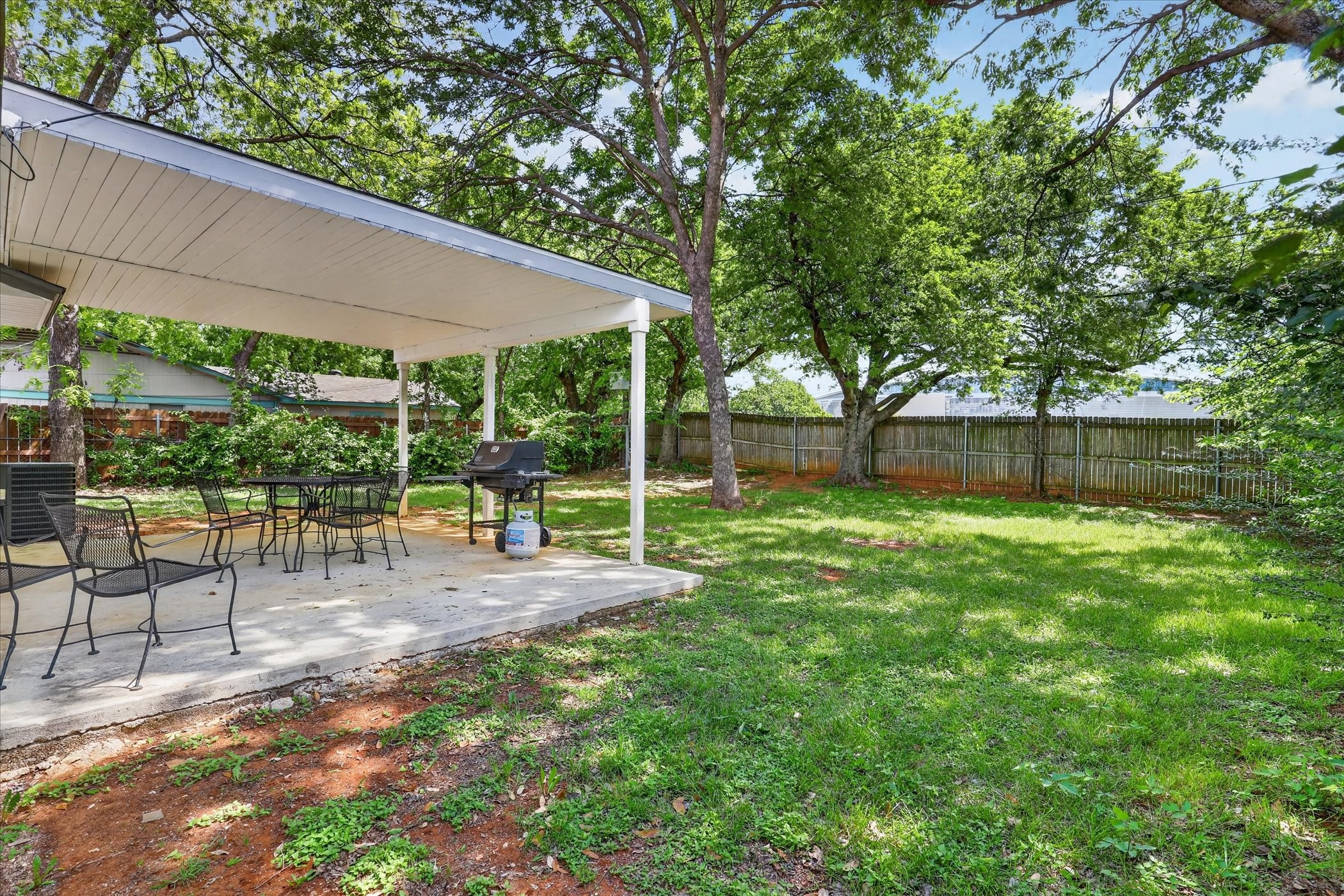 1004 Woodbrook Street Arlington TX 76011
