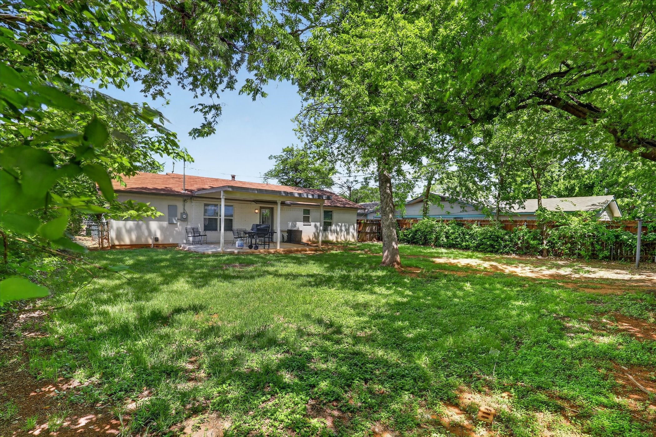 1004 Woodbrook Street Arlington TX 76011