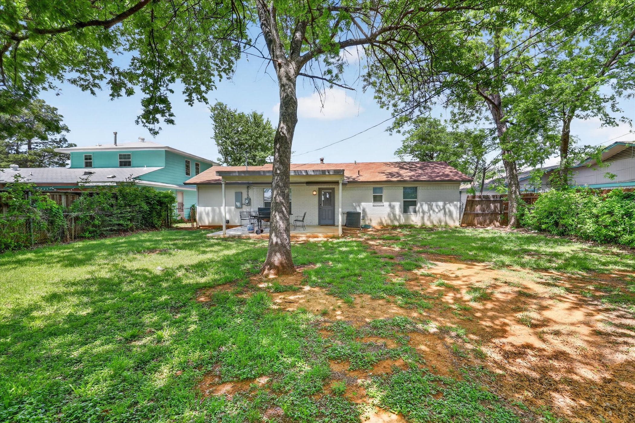 1004 Woodbrook Street Arlington TX 76011