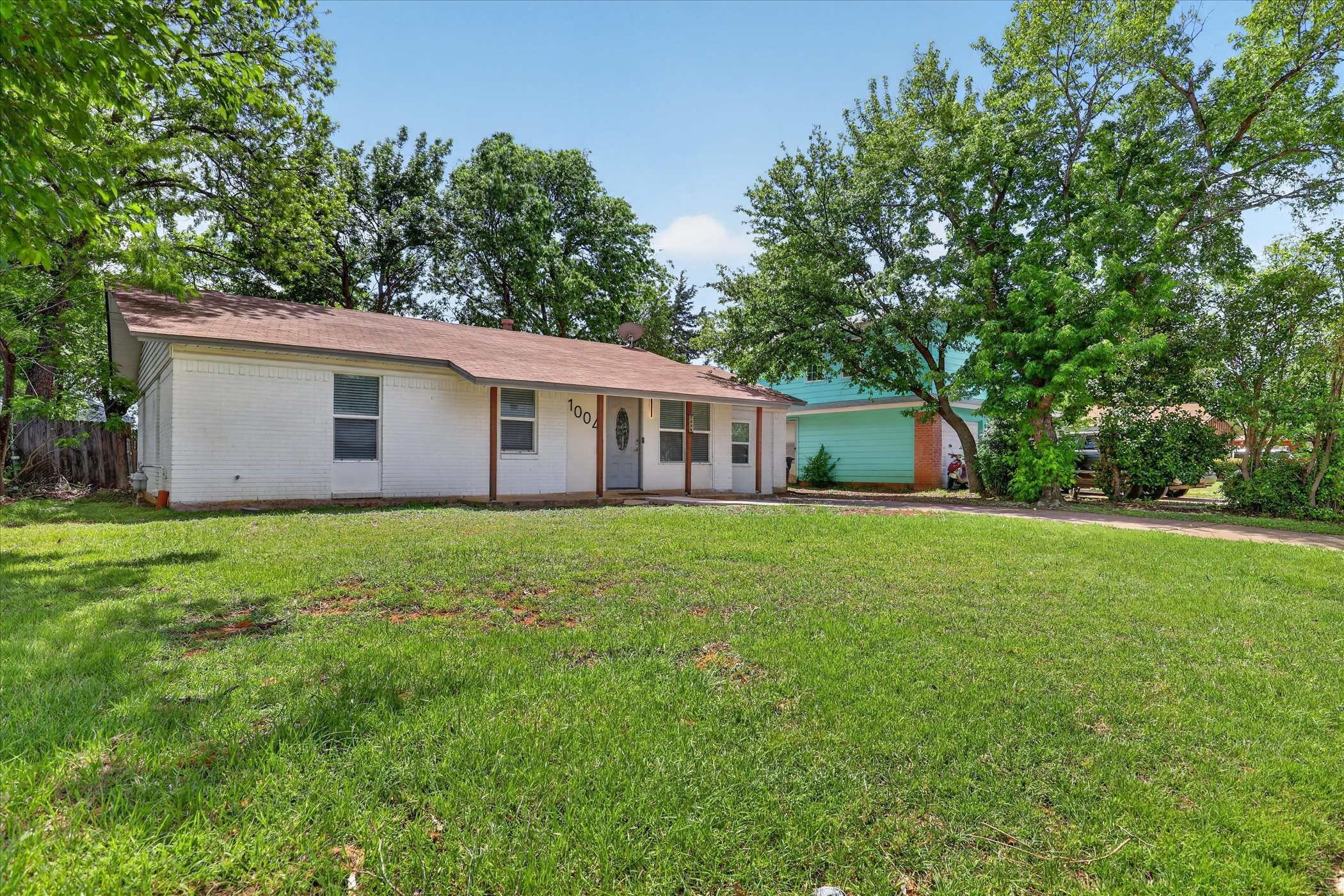 1004 Woodbrook Street Arlington TX 76011