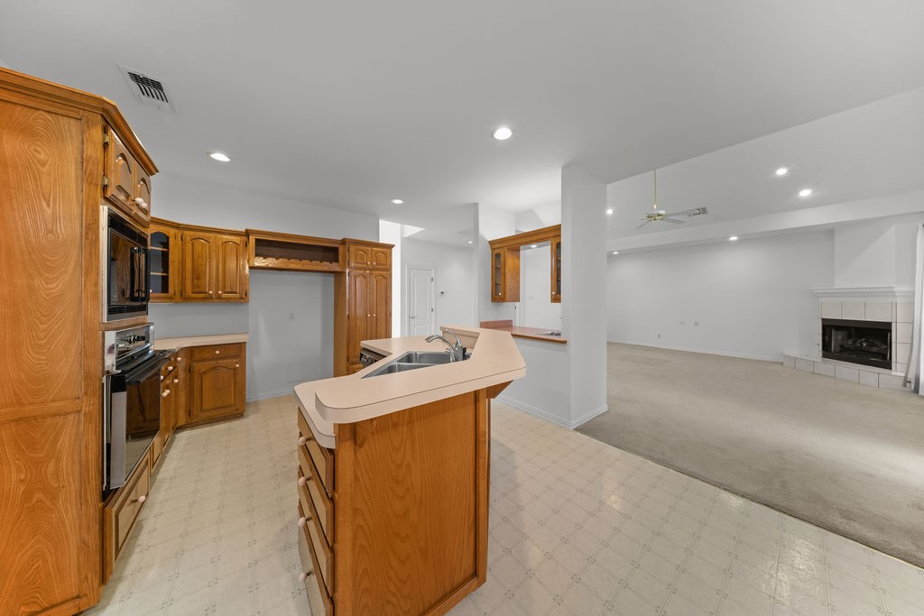 943 Fairway Drive Duncanville TX 75137