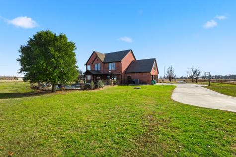102 Van Meter Drive Aurora TX 76078