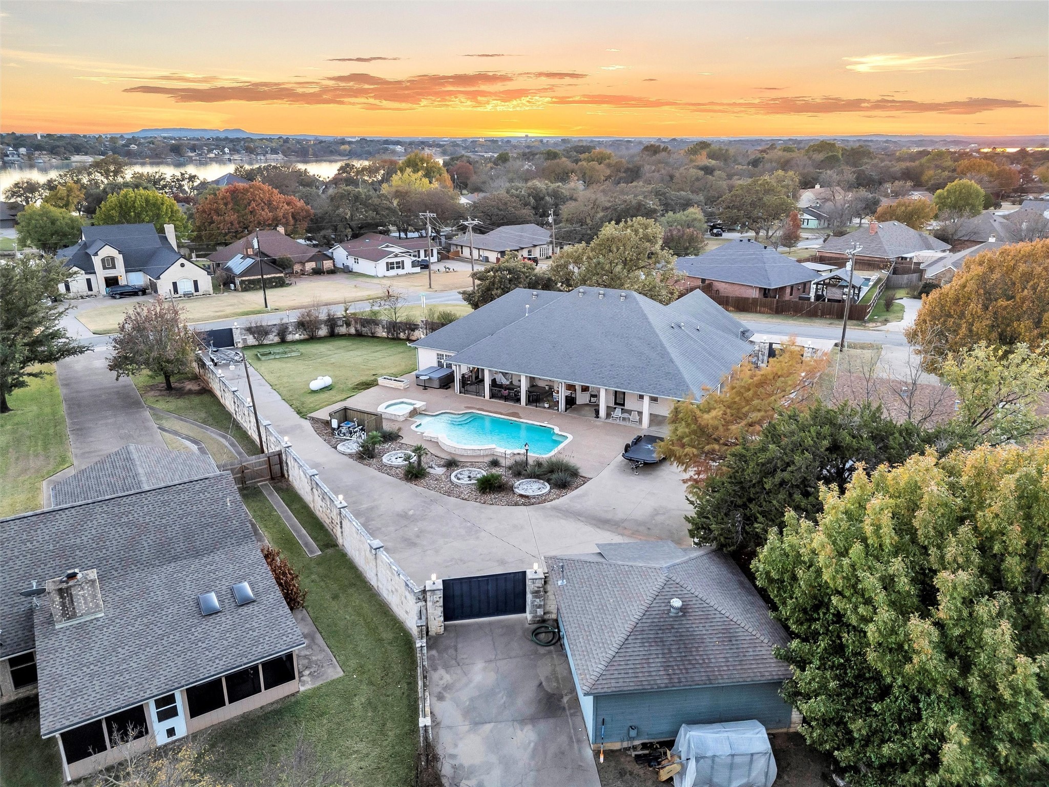 2801 Weylene Paseo Granbury TX 76049