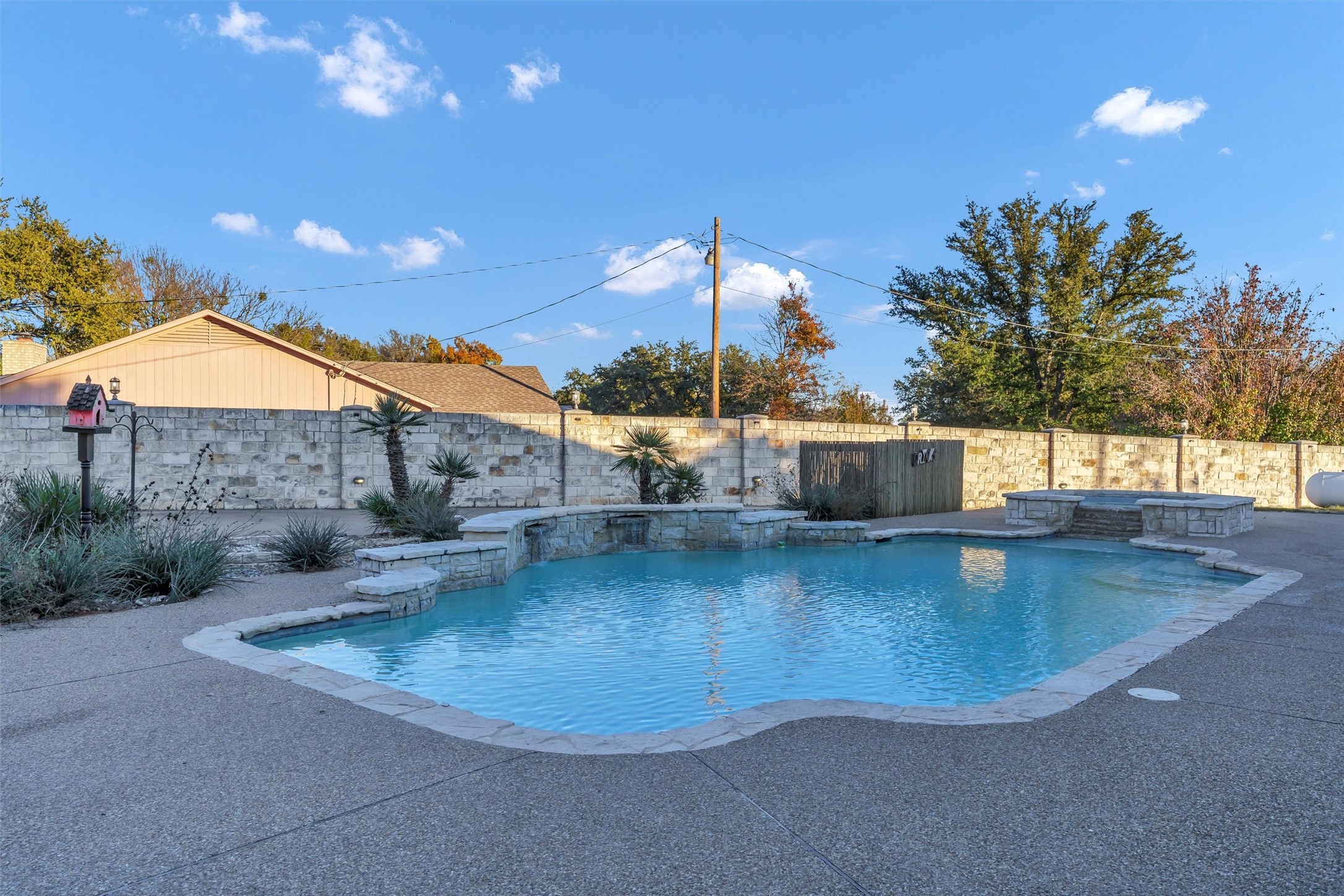 2801 Weylene Paseo Granbury TX 76049