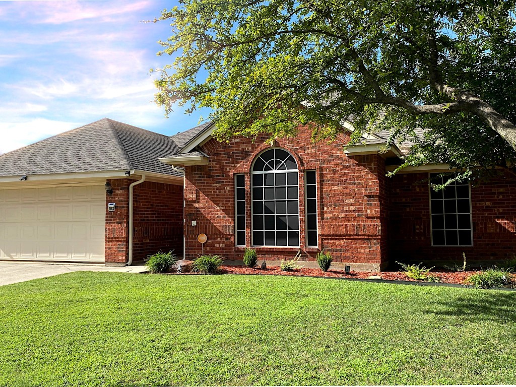 812 Kingsbrook Lane Saginaw TX 76179