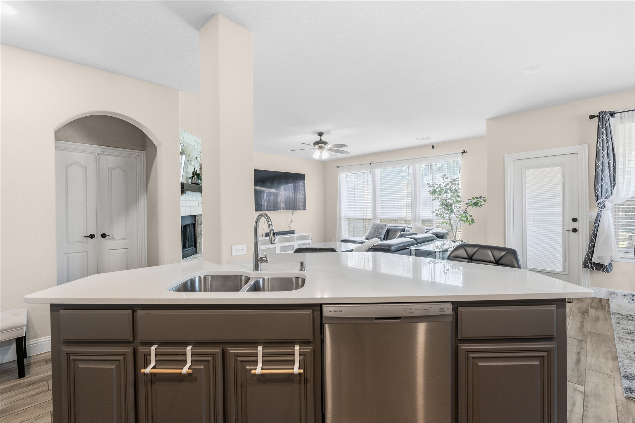 911 Royal Court Mansfield TX 76063