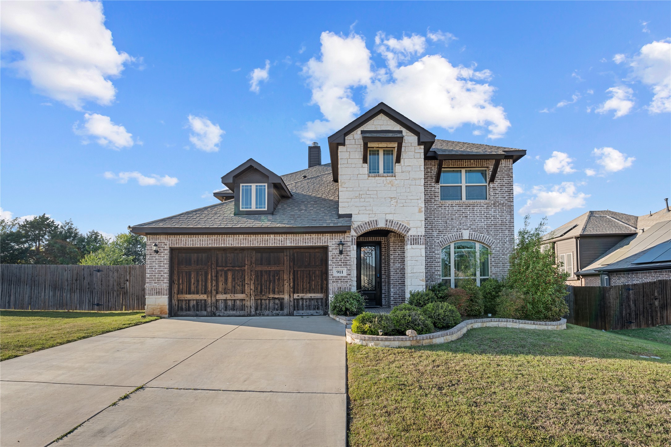911 Royal Court Mansfield TX 76063