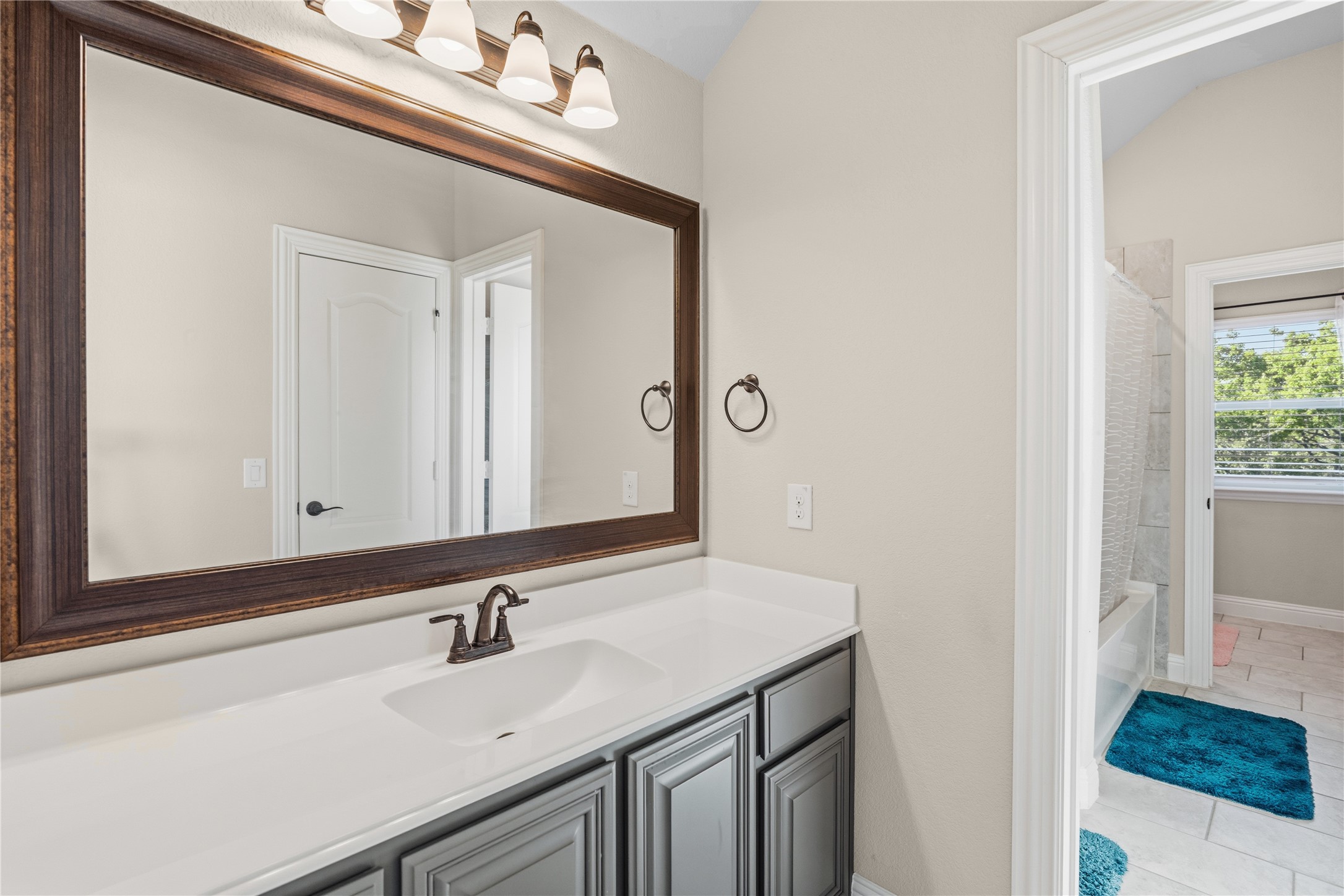 911 Royal Court Mansfield TX 76063