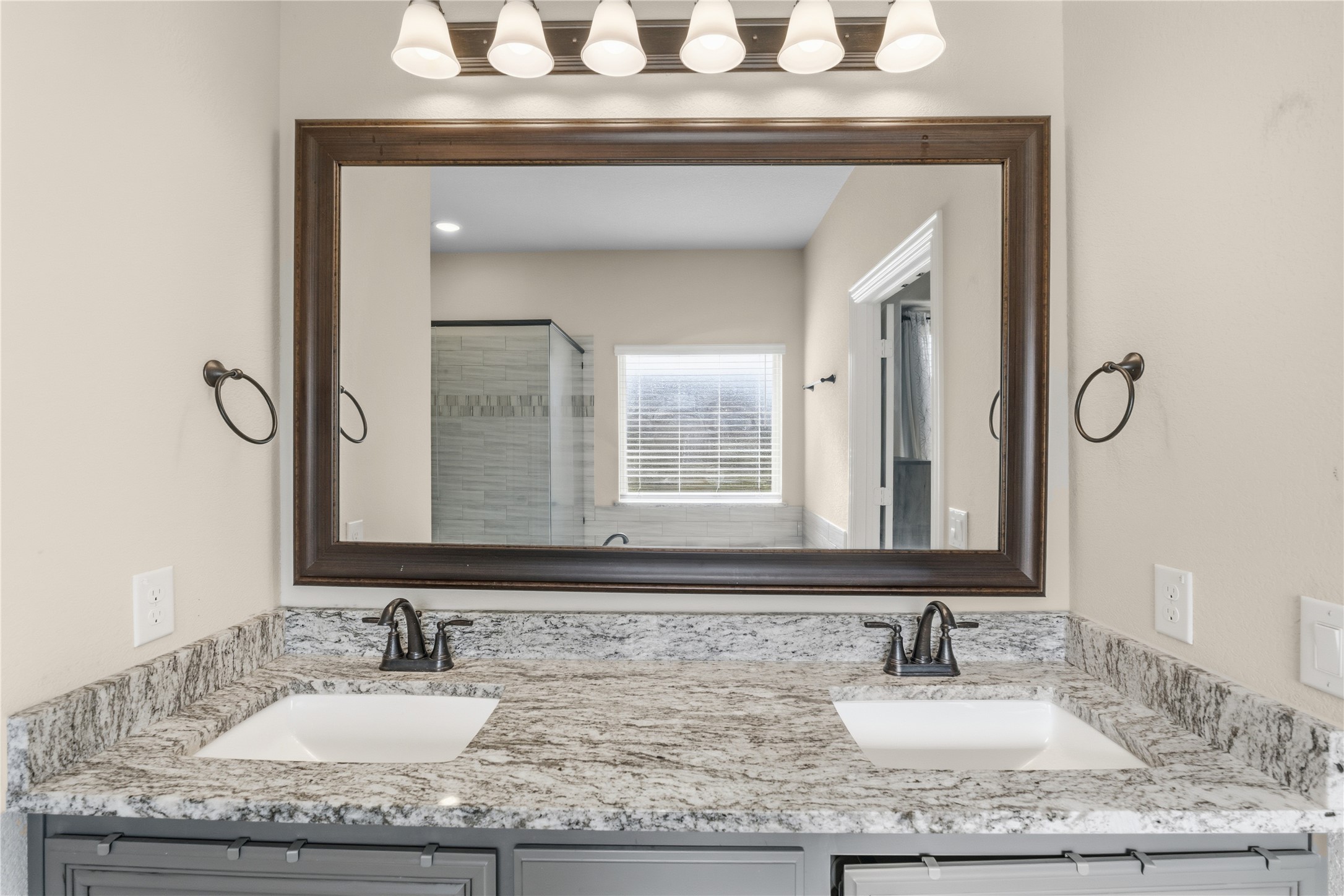 911 Royal Court Mansfield TX 76063