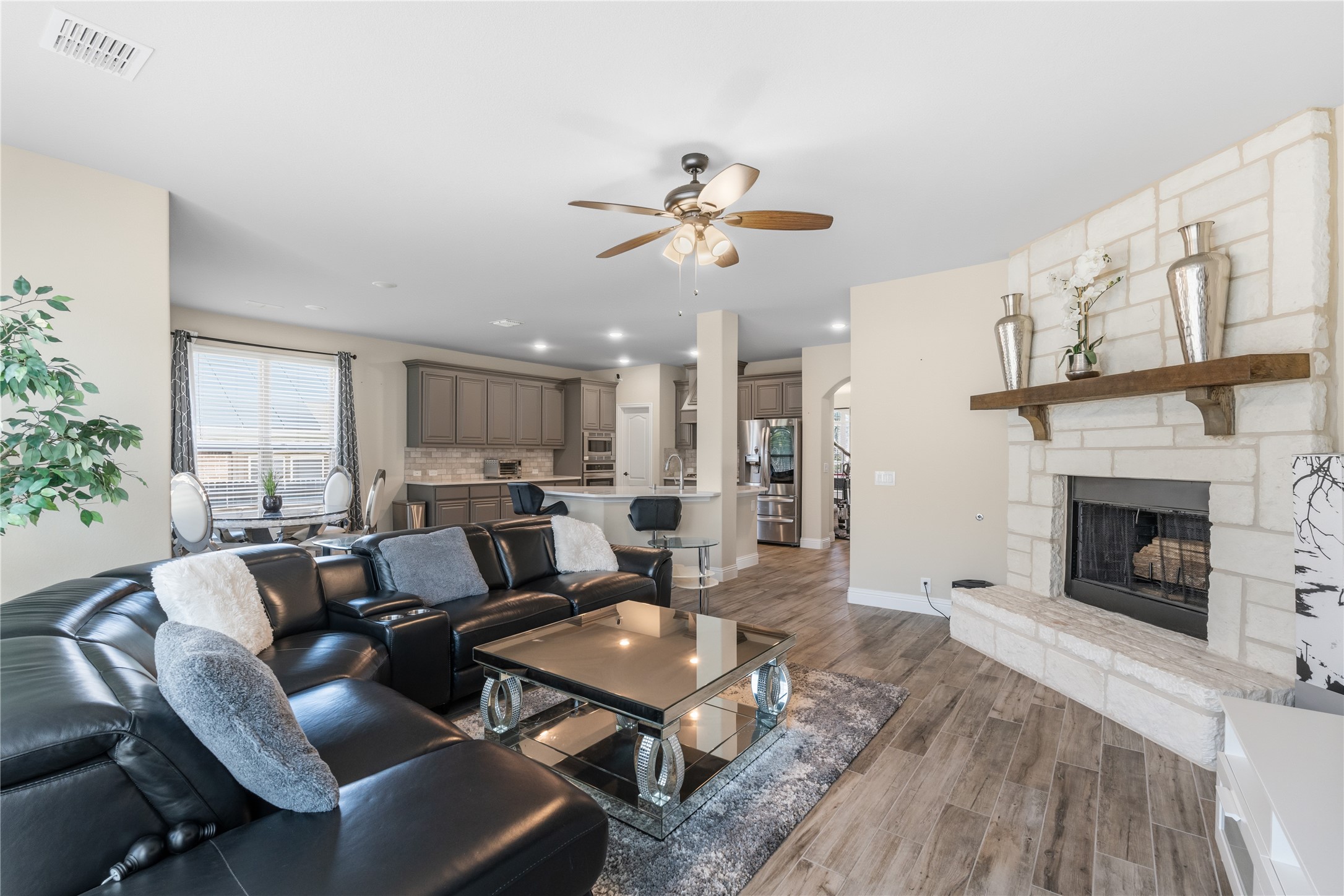 911 Royal Court Mansfield TX 76063