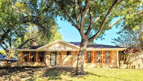 1913 Wellington Drive Grand Prairie TX 75051
