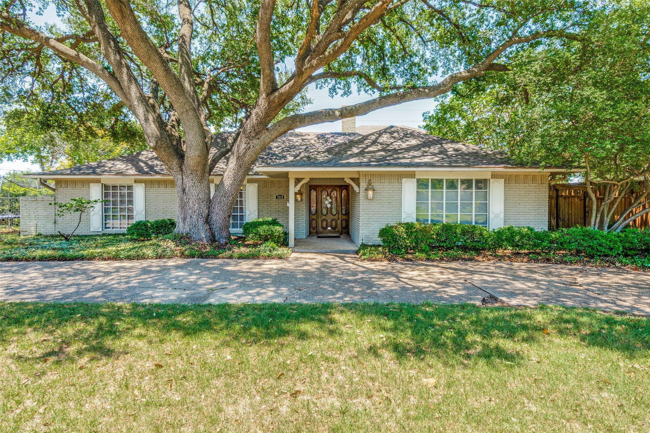 7512 Woodstone Lane Dallas TX 75248