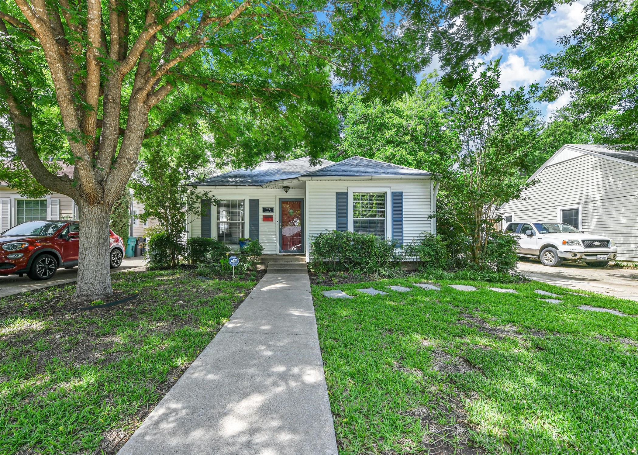 3916 Pershing Avenue Fort Worth TX 76107