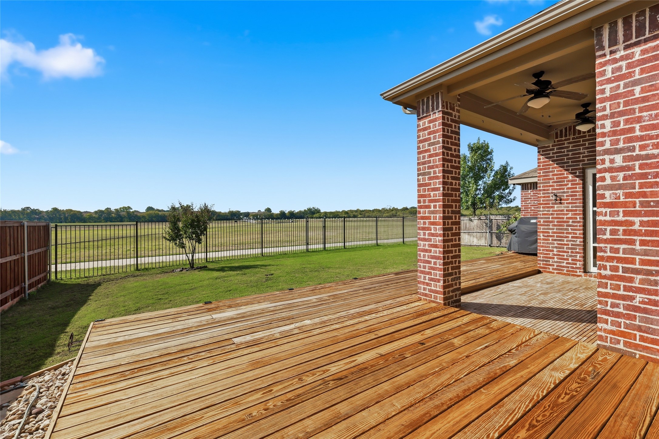 609 Meadowedge Lane Denton TX 76207