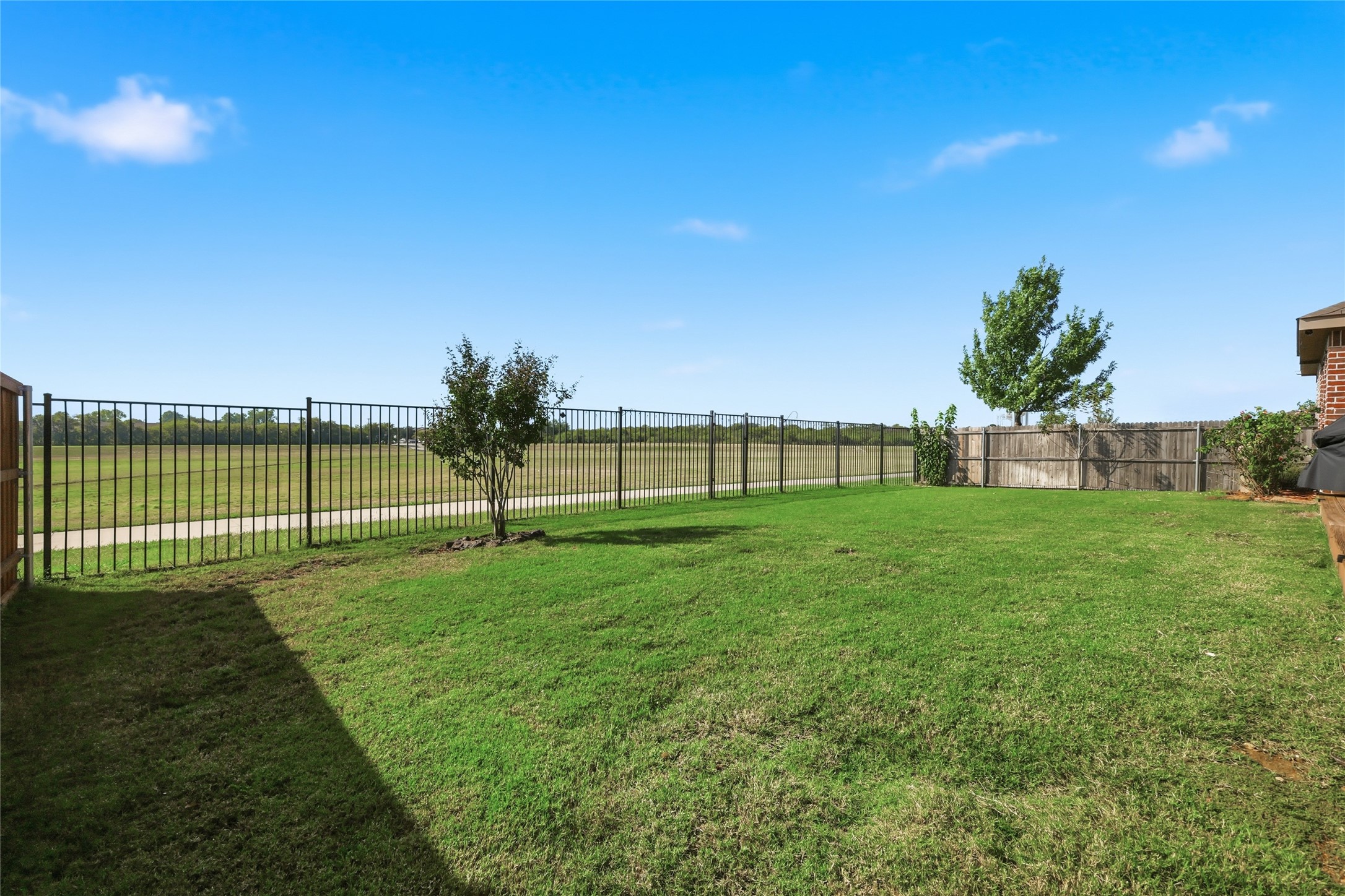 609 Meadowedge Lane Denton TX 76207