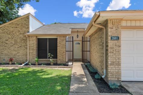 2601 Carrington Lane Grand Prairie TX 75052