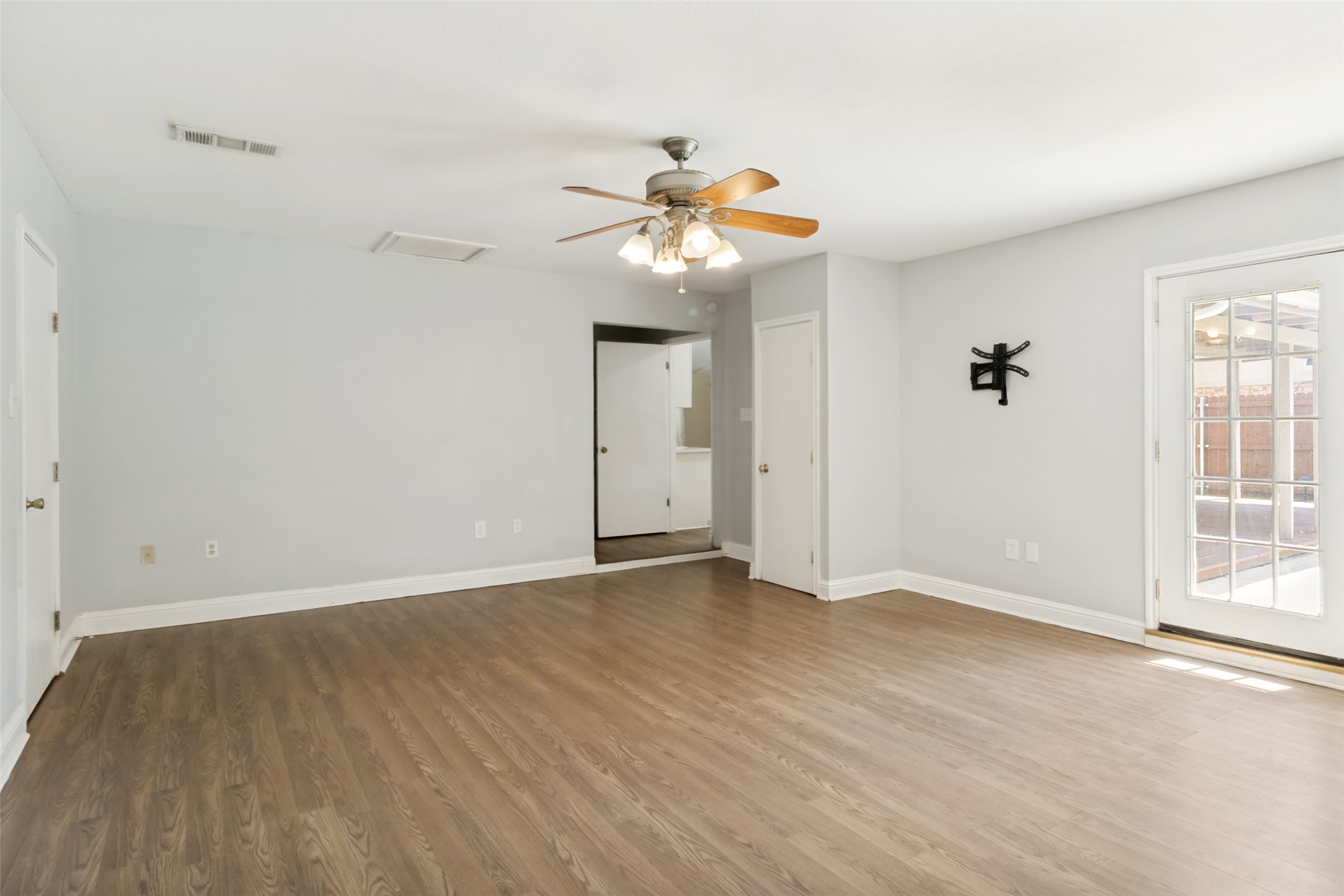 1818 Trowbridge Street Garland TX 75044