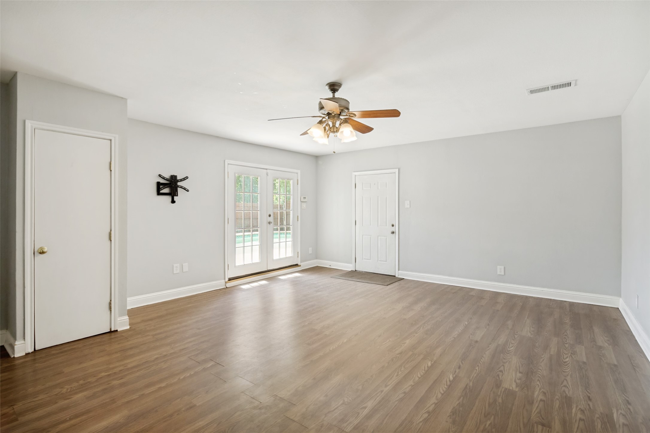 1818 Trowbridge Street Garland TX 75044