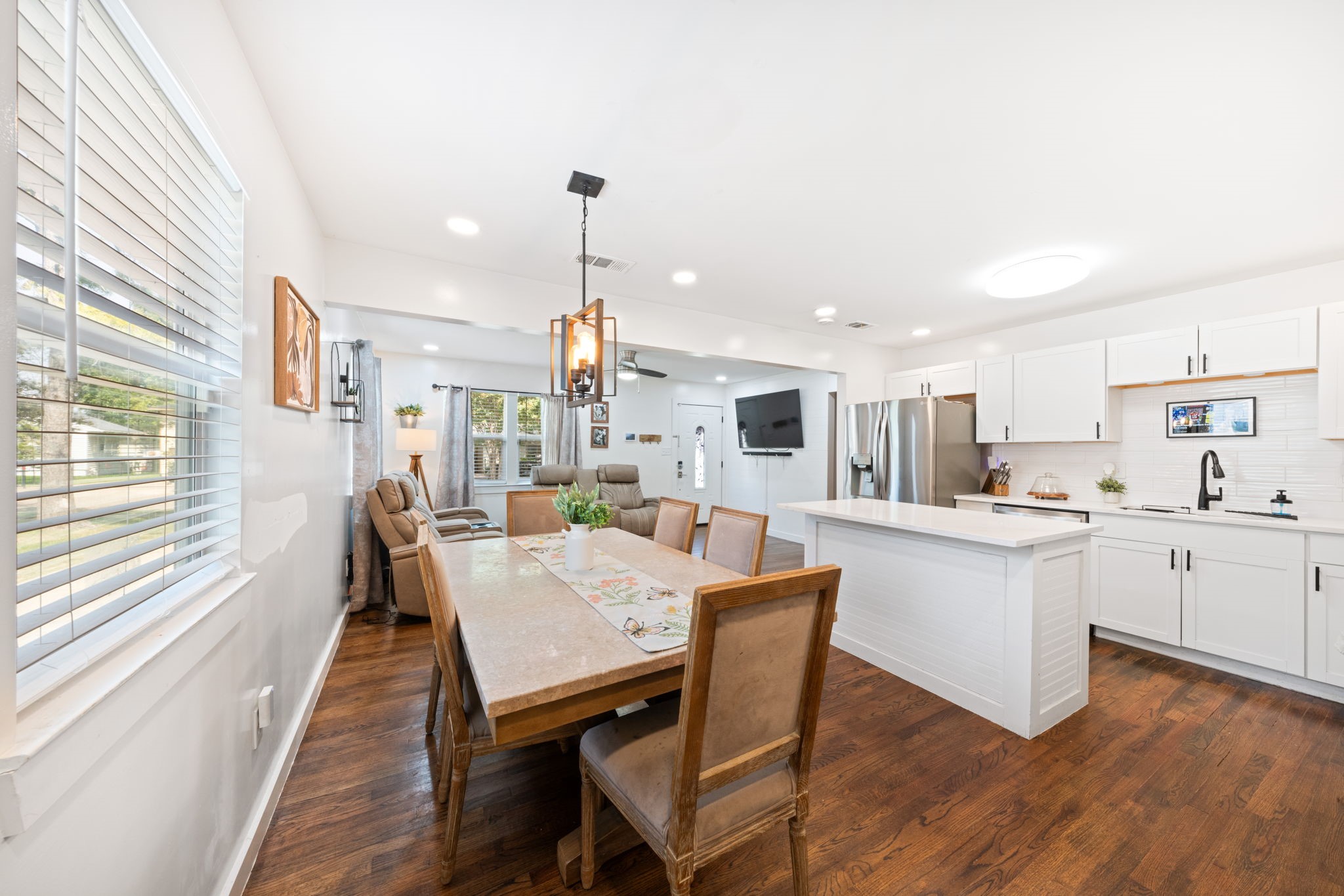 2114 Engle Avenue Dallas TX 75224