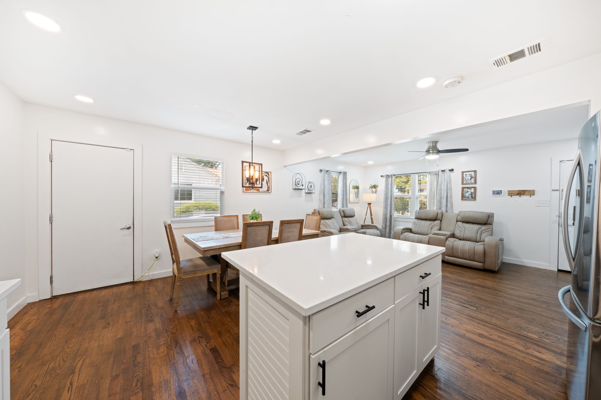 2114 Engle Avenue Dallas TX 75224
