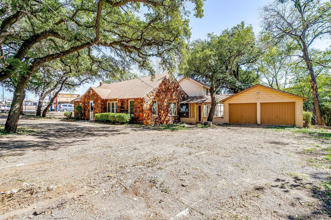 208 N Stewart Street Azle TX 76020