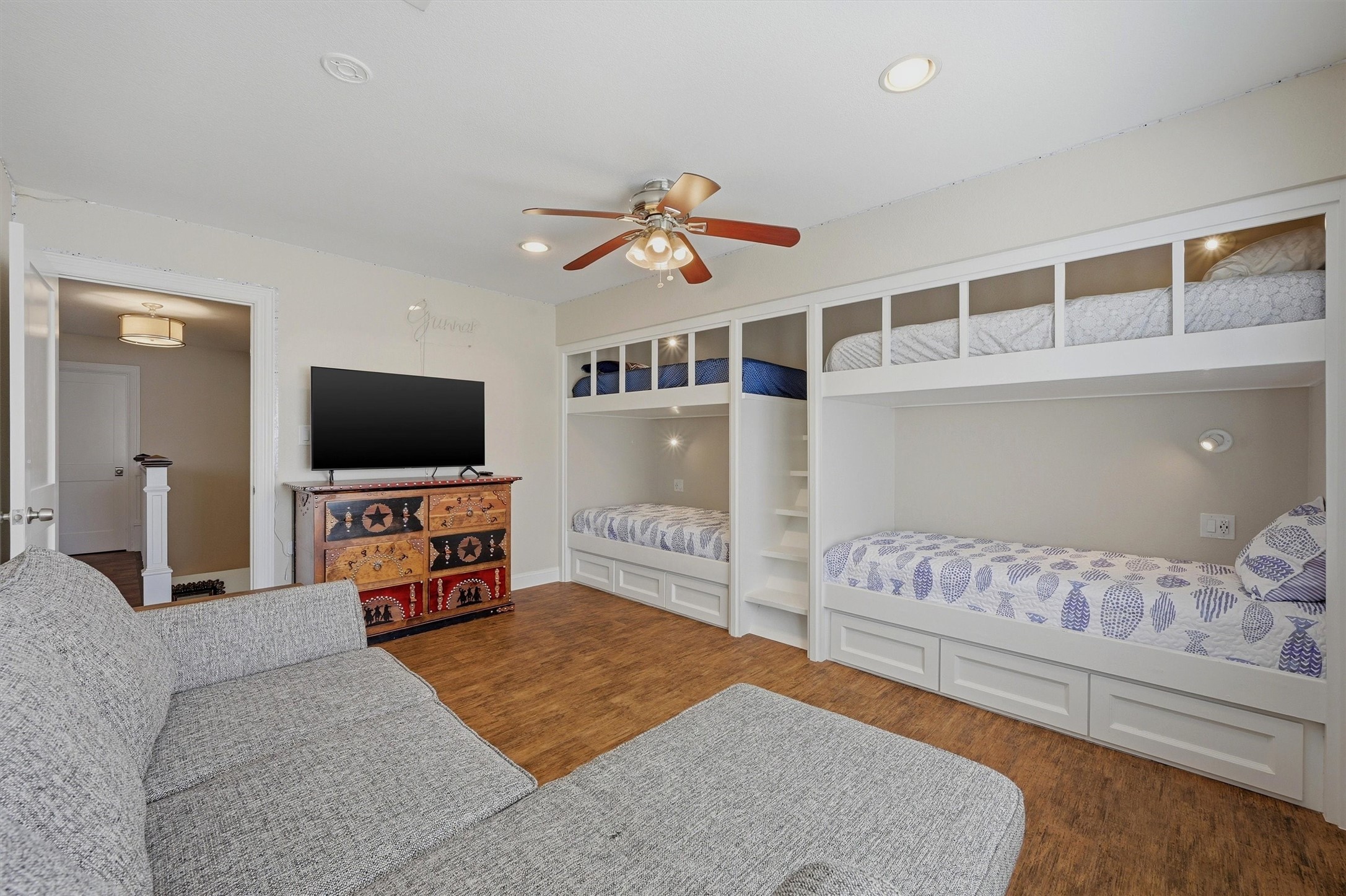 519 Kiowa Drive W Lake Kiowa TX 76240