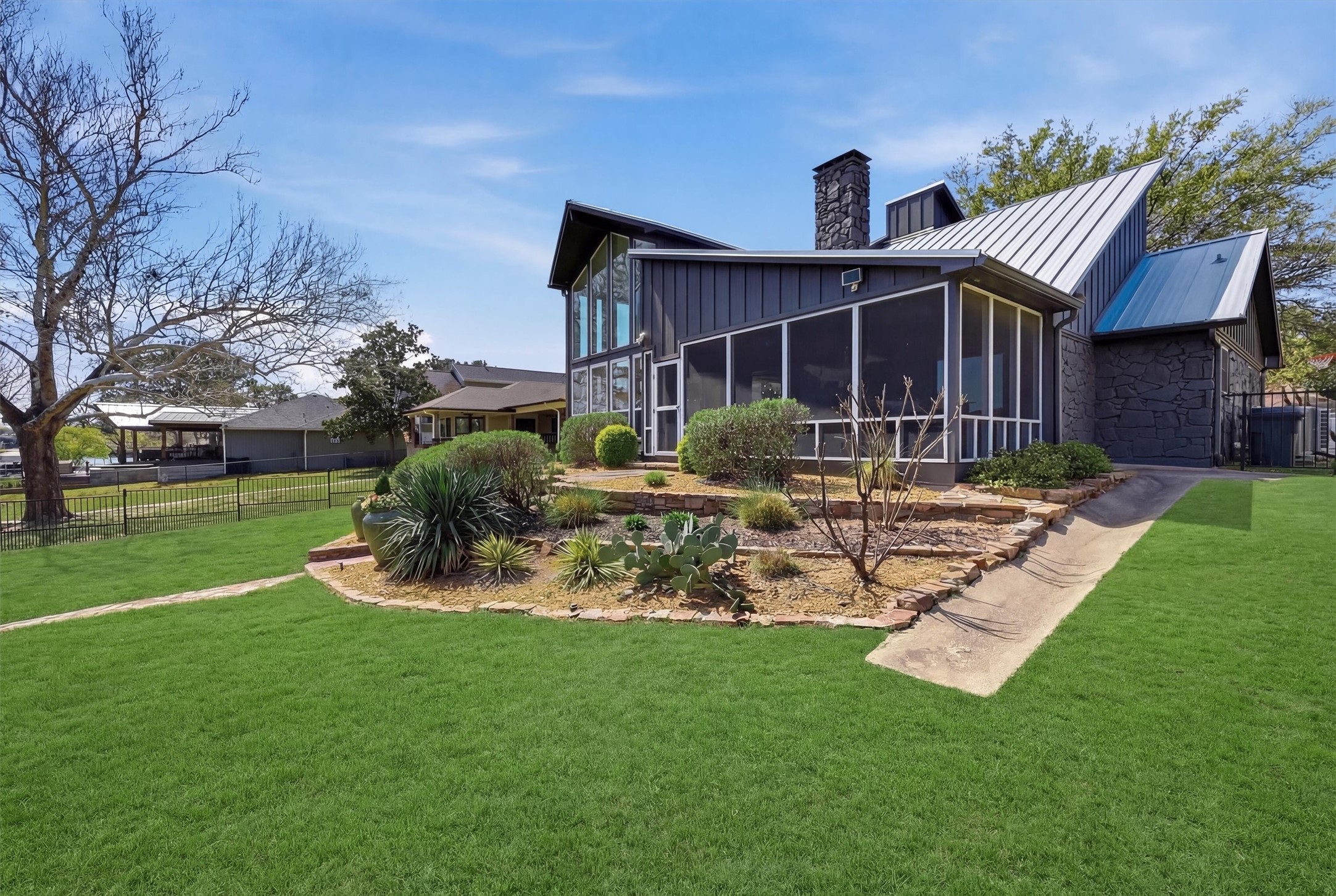 519 Kiowa Drive W Lake Kiowa TX 76240