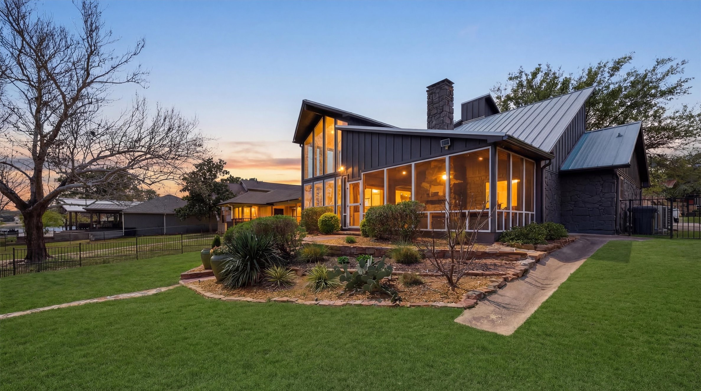 519 Kiowa Drive W Lake Kiowa TX 76240