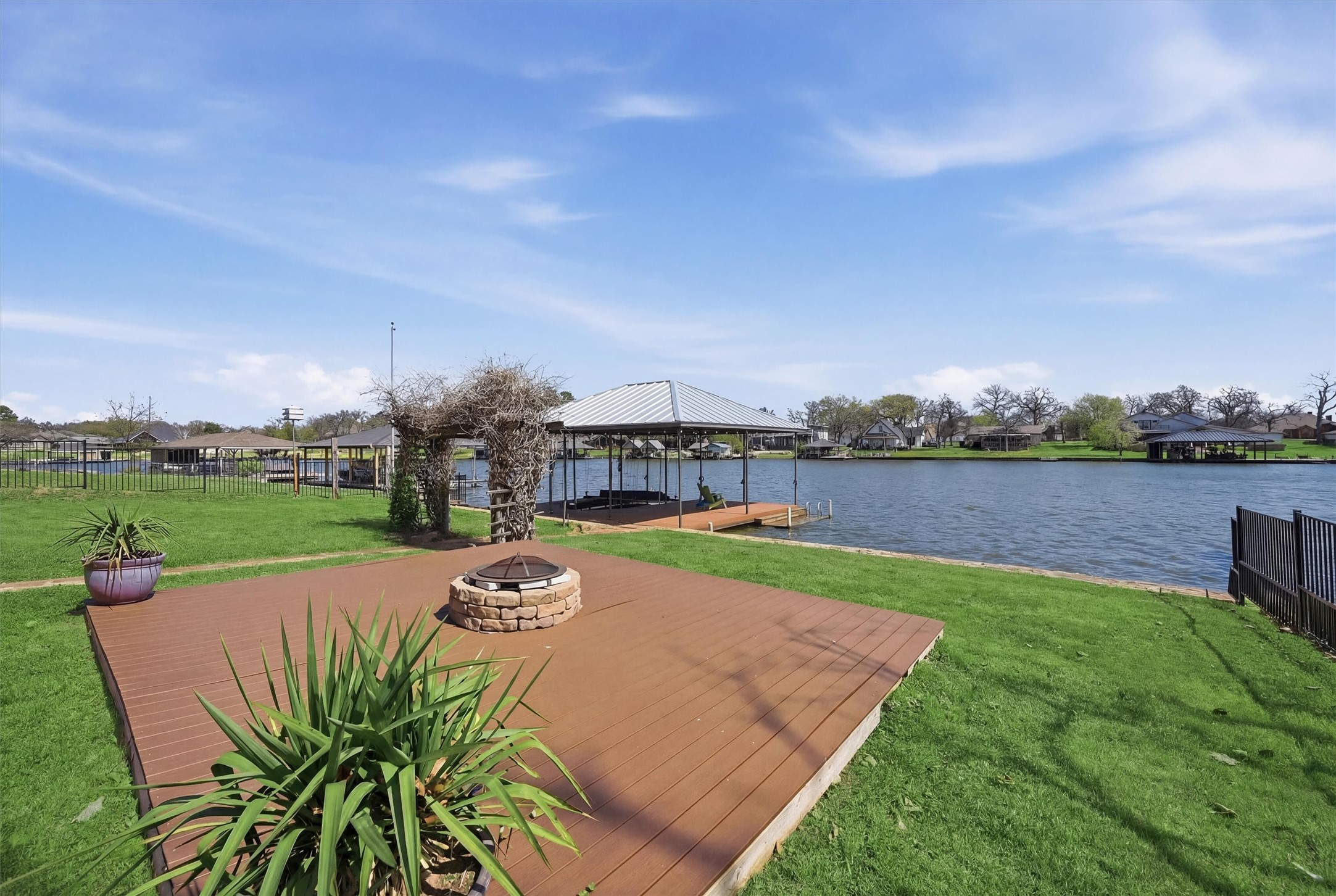 519 Kiowa Drive W Lake Kiowa TX 76240