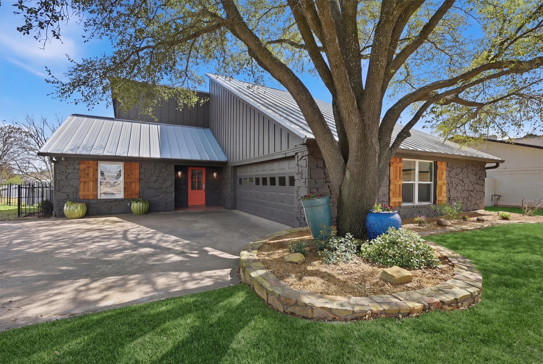 519 Kiowa Drive W Lake Kiowa TX 76240