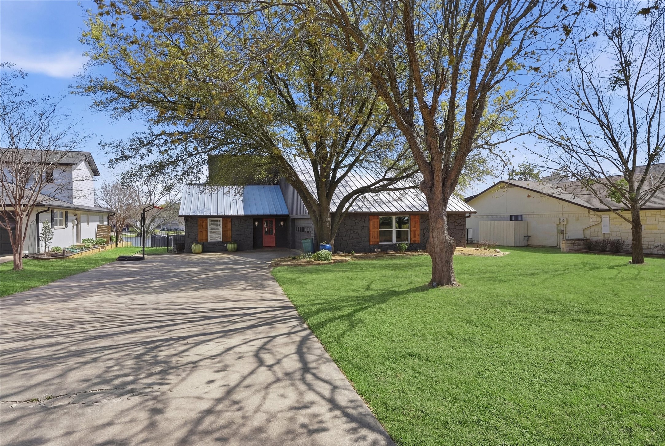 519 Kiowa Drive W Lake Kiowa TX 76240