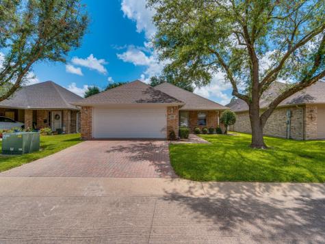 106 Royal Crest Court Red Oak TX 75154