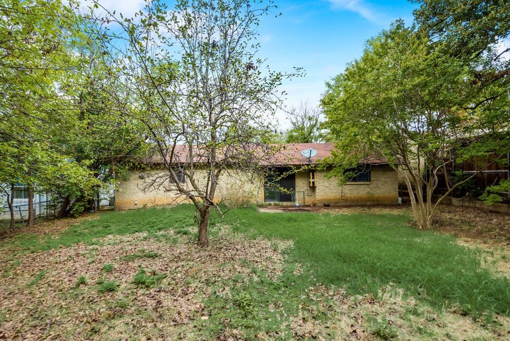 703 Johns Drive Euless TX 76039