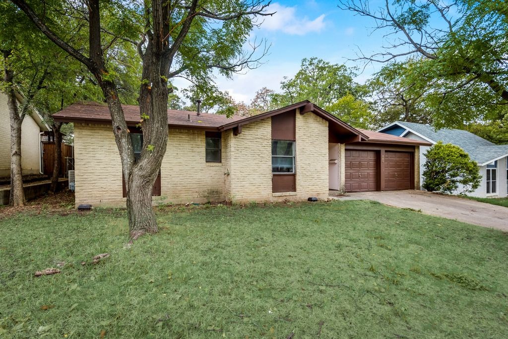 703 Johns Drive Euless TX 76039