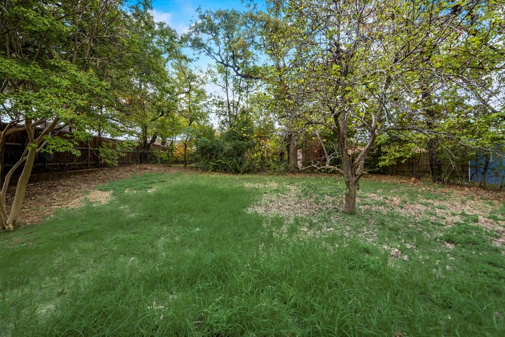703 Johns Drive Euless TX 76039