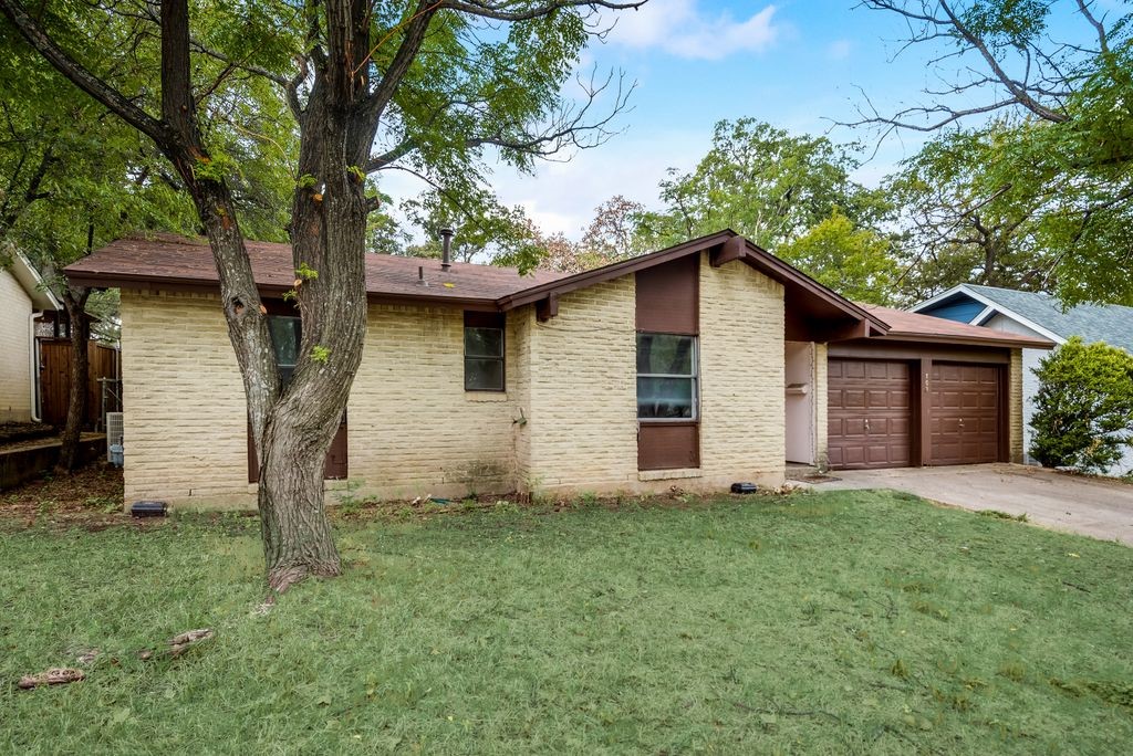 703 Johns Drive Euless TX 76039