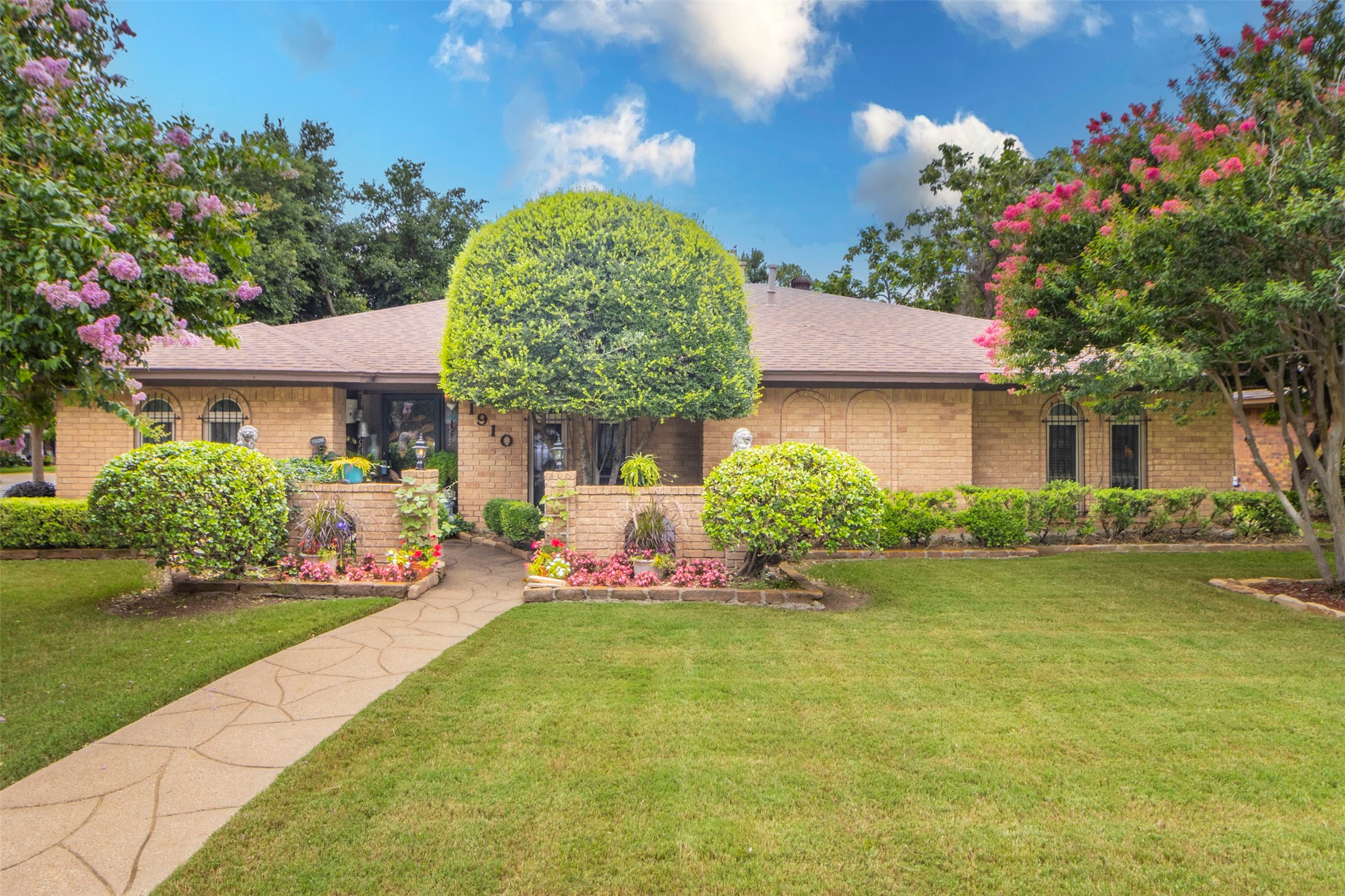 1910 Jamestown Court Arlington TX 76013